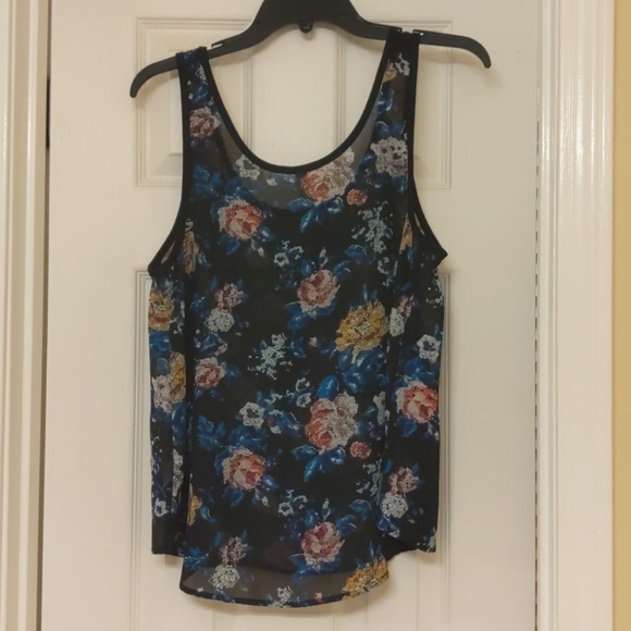 Floral tank - Picture 2 of 5